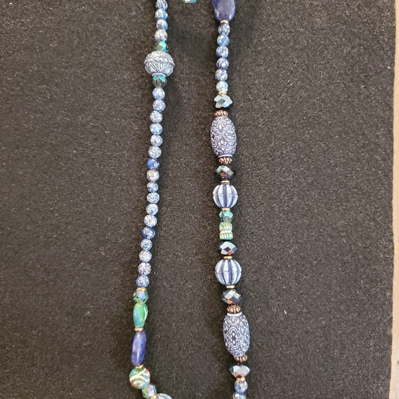 A BEAUTIFUL DENIM LOOK TO THIS SET. 2-PIECE NECKLACE & BRACELET SET. - Picture 8 of 10